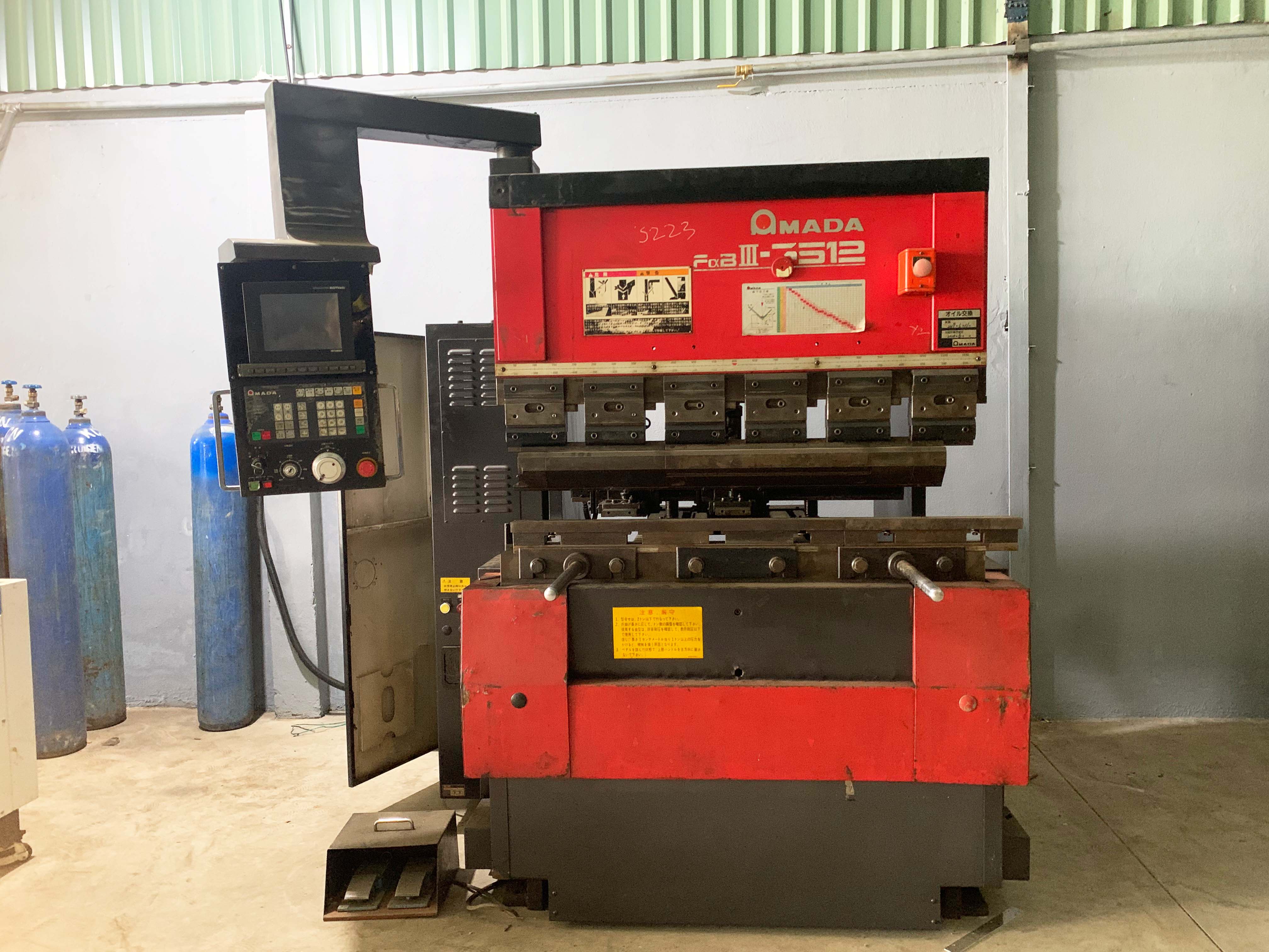 Bếp Minh Hiếu Đầu Tư Dây Chuyền Cắt Laser CNC & Chấn Gấp Thủy Lực Amada Tại Nhà Xưởng 800m²